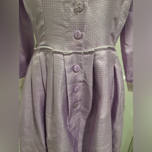 Lavender dress with collar and buttons - Picture 8 of 10
